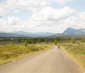 Simon and Laurinda heading south along Mjolkevegan