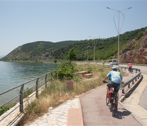 Cyclepath by lake